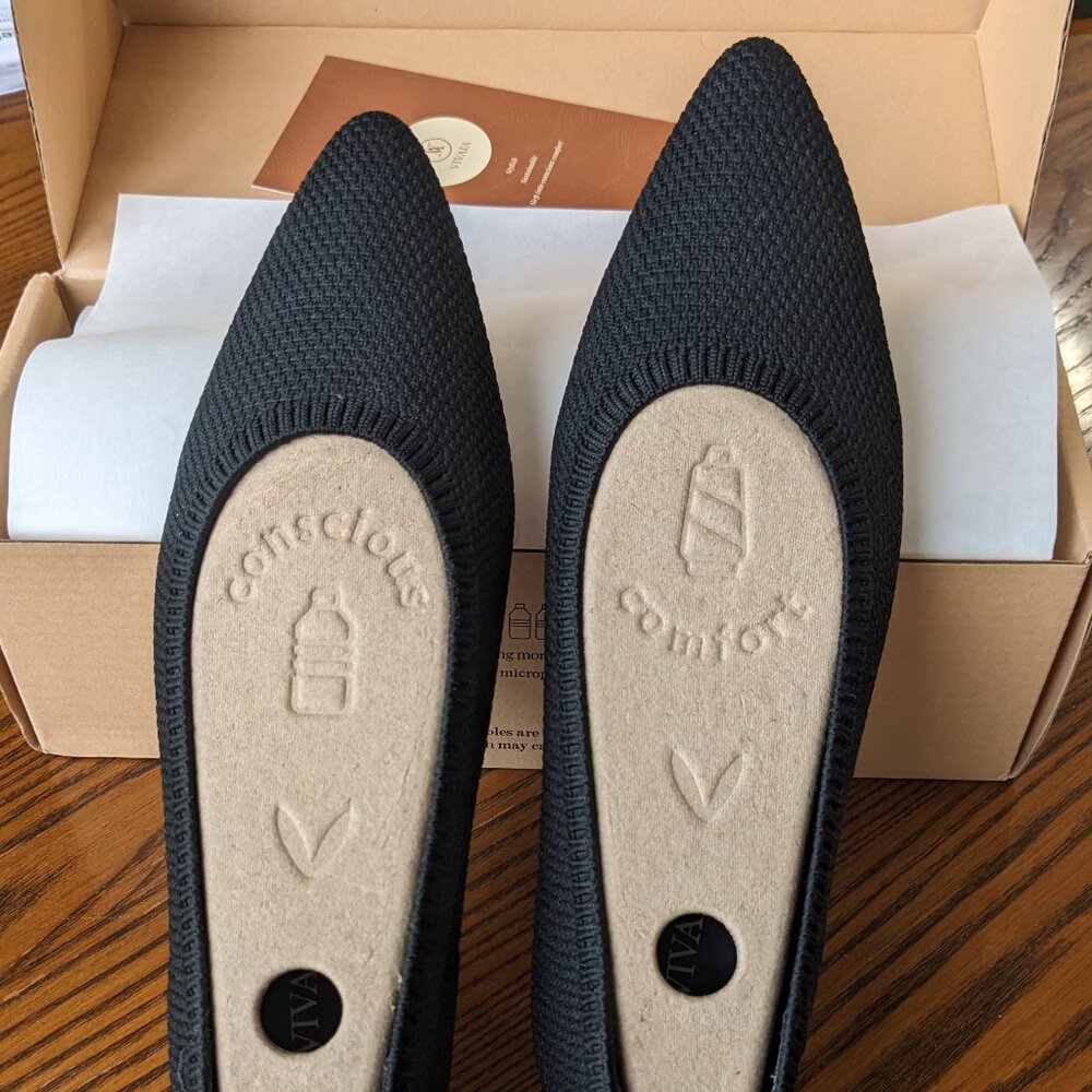 Vivaia Pointed-Toe Ballet Flats (Aria 5° Water Repellent) - New in box